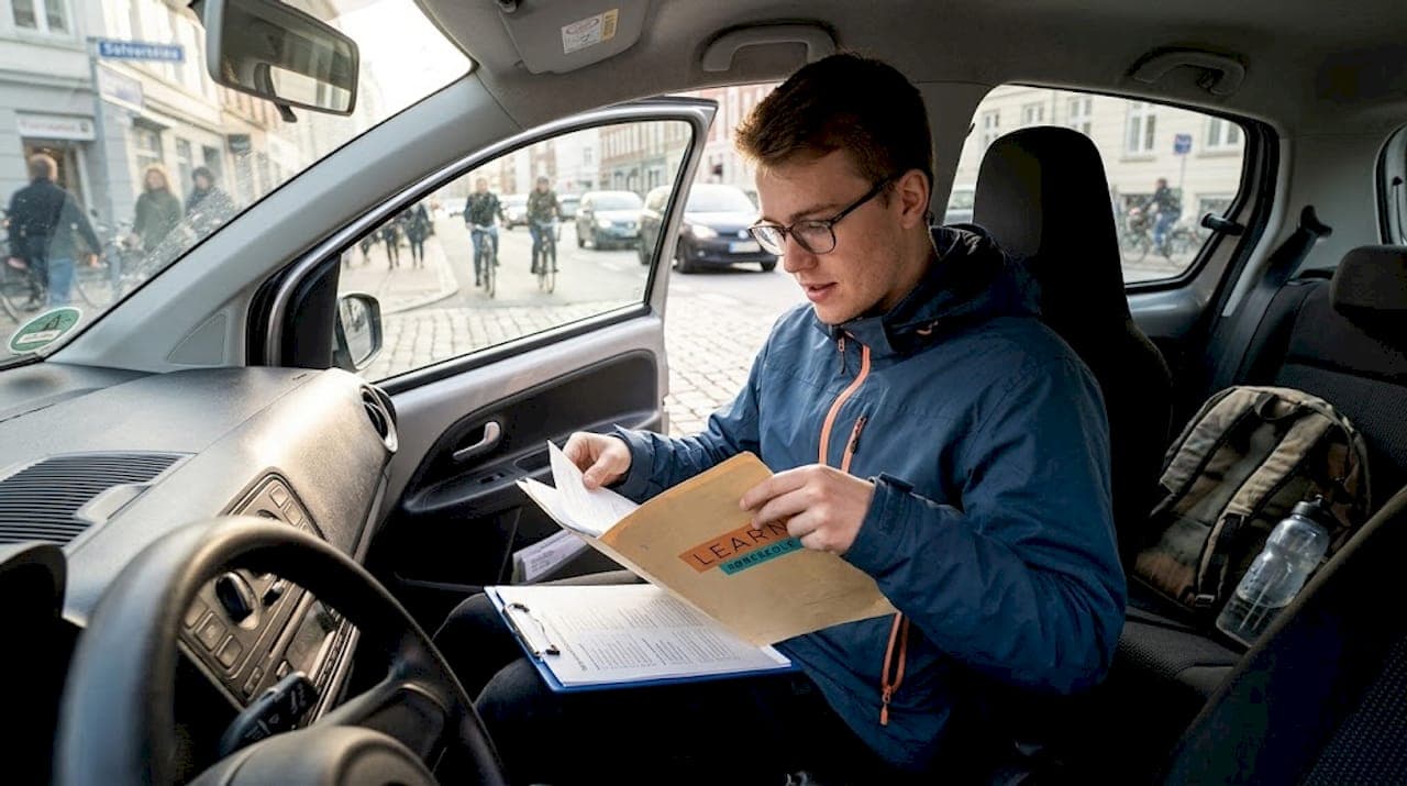 Sådan forbereder du dig til kørelektion i Aarhus